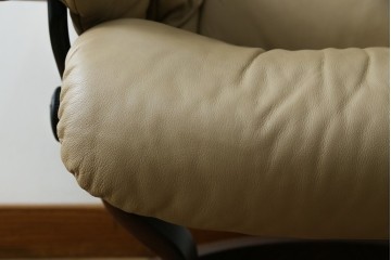 中古　美品　EKORNES(エコーネス)　本革　ストレスレス レノ クラシック(S)　包み込むような座り心地のリクライニングチェアとオットマンのセット　定価約45万円　(R-087714)