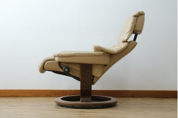 中古　美品　EKORNES(エコーネス)　本革　ストレスレス レノ クラシック(S)　包み込むような座り心地のリクライニングチェアとオットマンのセット　定価約45万円　(R-087714)