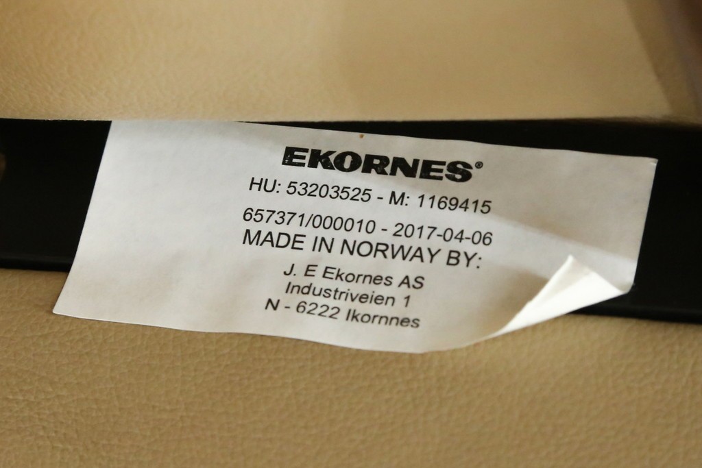 中古　美品　EKORNES(エコーネス)　本革　ストレスレス レノ クラシック(S)　包み込むような座り心地のリクライニングチェアとオットマンのセット　定価約45万円　(R-087714)