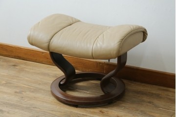 中古　美品　EKORNES(エコーネス)　本革　ストレスレス レノ クラシック(S)　包み込むような座り心地のリクライニングチェアとオットマンのセット　定価約45万円　(R-087714)