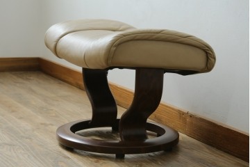 中古　美品　EKORNES(エコーネス)　本革　ストレスレス レノ クラシック(S)　包み込むような座り心地のリクライニングチェアとオットマンのセット　定価約45万円　(R-087714)
