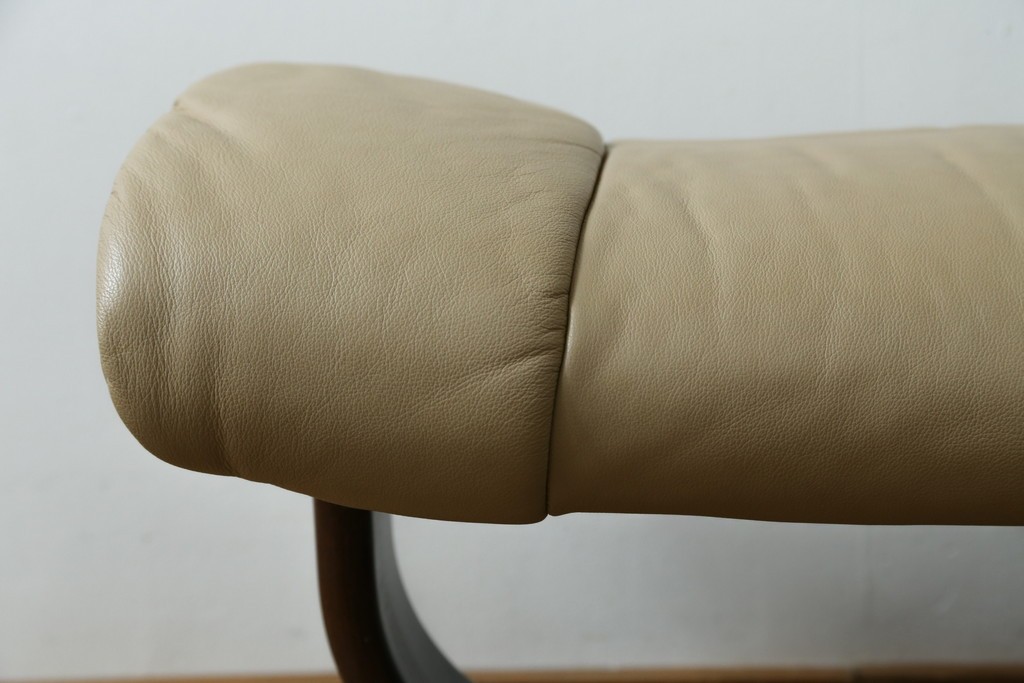 中古　美品　EKORNES(エコーネス)　本革　ストレスレス レノ クラシック(S)　包み込むような座り心地のリクライニングチェアとオットマンのセット　定価約45万円　(R-087714)