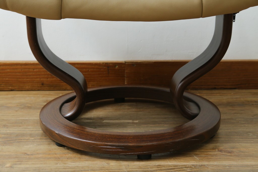 中古　美品　EKORNES(エコーネス)　本革　ストレスレス レノ クラシック(S)　包み込むような座り心地のリクライニングチェアとオットマンのセット　定価約45万円　(R-087714)