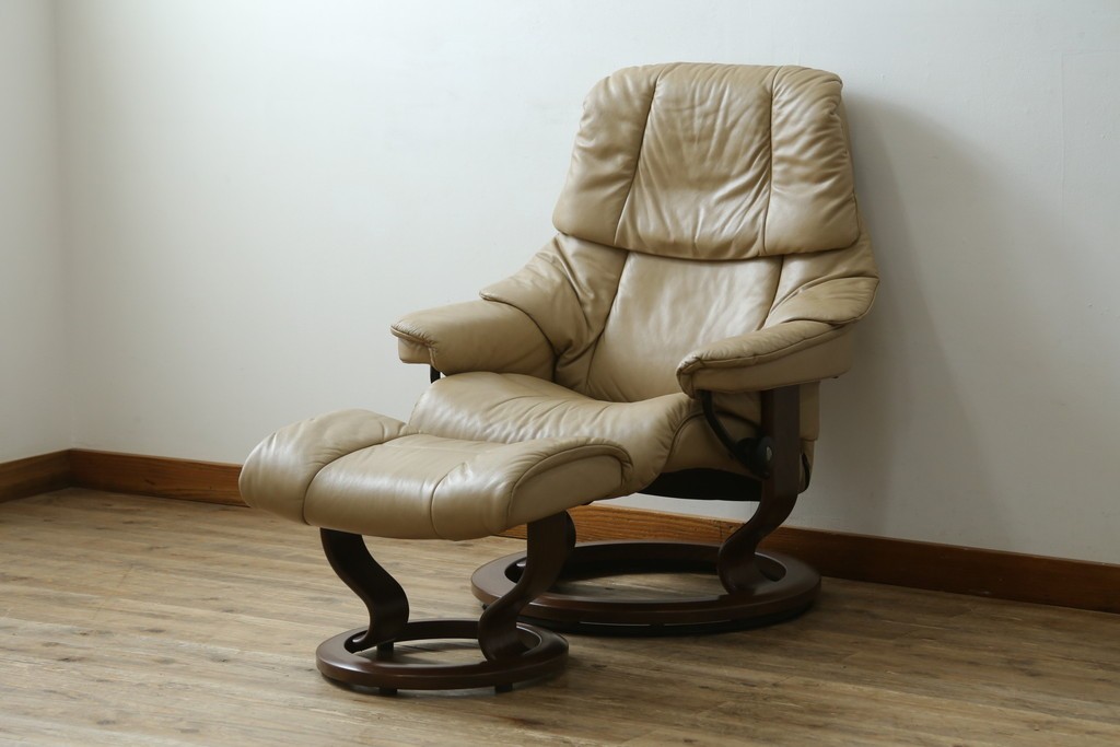 中古　美品　EKORNES(エコーネス)　本革　ストレスレス レノ クラシック(S)　包み込むような座り心地のリクライニングチェアとオットマンのセット　定価約45万円　(R-087714)