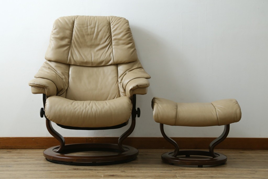 中古　美品　EKORNES(エコーネス)　本革　ストレスレス レノ クラシック(S)　包み込むような座り心地のリクライニングチェアとオットマンのセット　定価約45万円　(R-087714)