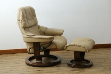 中古　美品　EKORNES(エコーネス)　本革　ストレスレス レノ クラシック(S)　包み込むような座り心地のリクライニングチェアとオットマンのセット　定価約45万円　(R-087714)