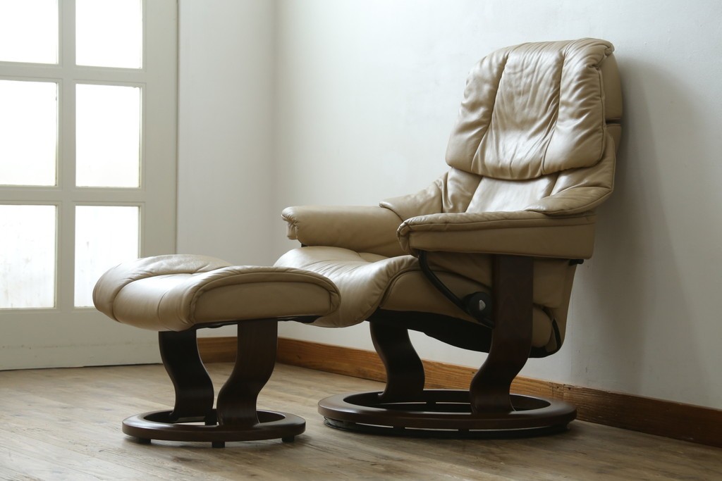 中古　美品　EKORNES(エコーネス)　本革　ストレスレス レノ クラシック(S)　包み込むような座り心地のリクライニングチェアとオットマンのセット　定価約45万円　(R-087714)