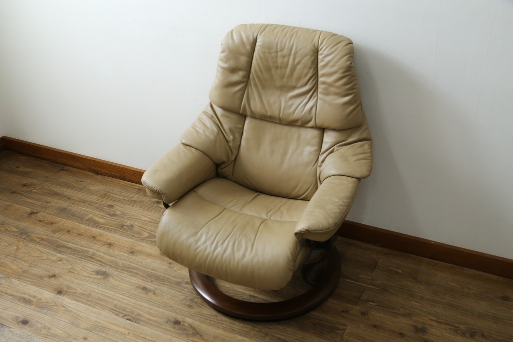中古　美品　EKORNES(エコーネス)　本革　ストレスレス レノ クラシック(S)　包み込むような座り心地のリクライニングチェアとオットマンのセット　定価約45万円　(R-087714)