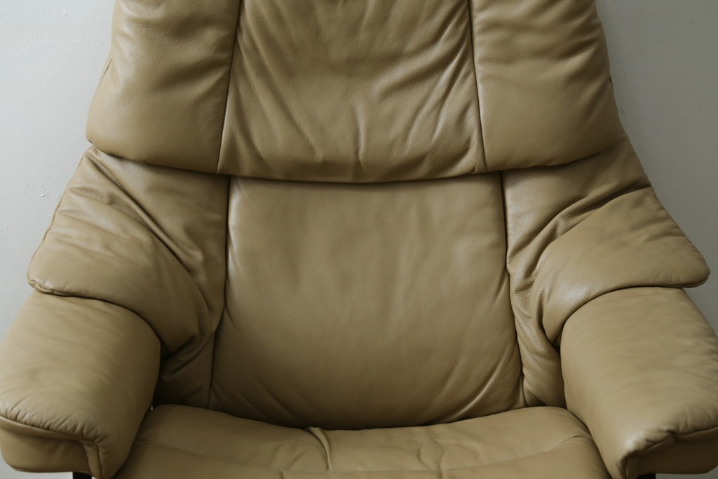 中古　美品　EKORNES(エコーネス)　本革　ストレスレス レノ クラシック(S)　包み込むような座り心地のリクライニングチェアとオットマンのセット　定価約45万円　(R-087714)