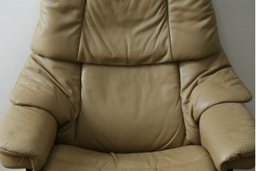 中古　美品　EKORNES(エコーネス)　本革　ストレスレス レノ クラシック(S)　包み込むような座り心地のリクライニングチェアとオットマンのセット　定価約45万円　(R-087714)