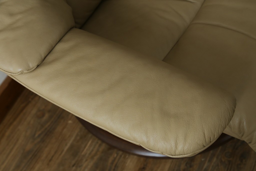 中古　美品　EKORNES(エコーネス)　本革　ストレスレス レノ クラシック(S)　包み込むような座り心地のリクライニングチェアとオットマンのセット　定価約45万円　(R-087714)