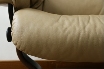 中古　美品　EKORNES(エコーネス)　本革　ストレスレス レノ クラシック(S)　包み込むような座り心地のリクライニングチェアとオットマンのセット　定価約45万円　(R-087714)