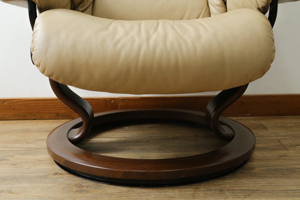 中古　美品　EKORNES(エコーネス)　本革　ストレスレス レノ クラシック(S)　包み込むような座り心地のリクライニングチェアとオットマンのセット　定価約45万円　(R-087714)