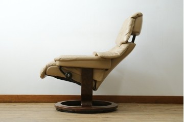 中古　美品　EKORNES(エコーネス)　本革　ストレスレス レノ クラシック(S)　包み込むような座り心地のリクライニングチェアとオットマンのセット　定価約45万円　(R-087714)