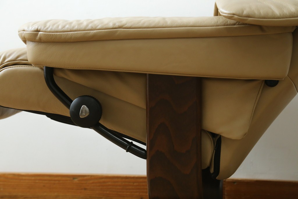 中古　美品　EKORNES(エコーネス)　本革　ストレスレス レノ クラシック(S)　包み込むような座り心地のリクライニングチェアとオットマンのセット　定価約45万円　(R-087714)