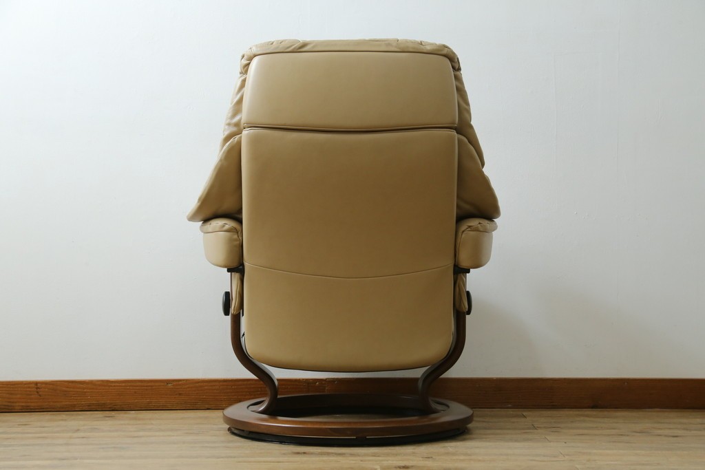 中古　美品　EKORNES(エコーネス)　本革　ストレスレス レノ クラシック(S)　包み込むような座り心地のリクライニングチェアとオットマンのセット　定価約45万円　(R-087714)