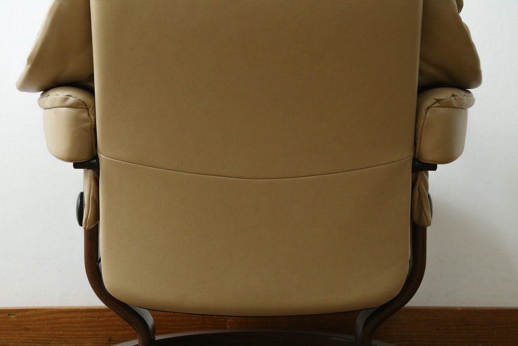 中古　美品　EKORNES(エコーネス)　本革　ストレスレス レノ クラシック(S)　包み込むような座り心地のリクライニングチェアとオットマンのセット　定価約45万円　(R-087714)
