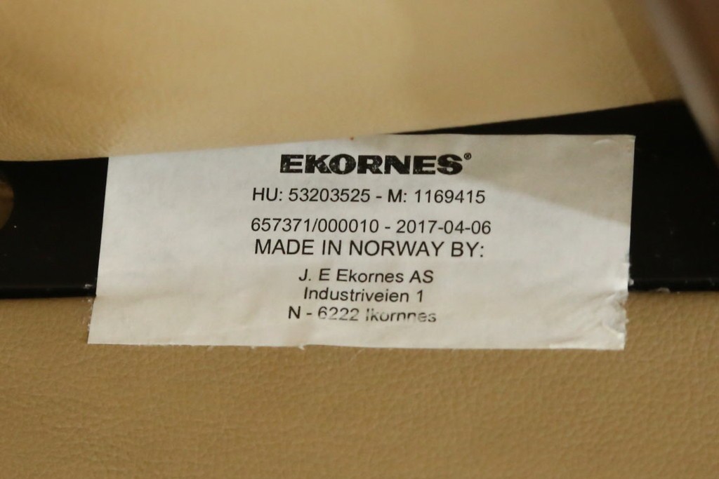 中古　美品　EKORNES(エコーネス)　本革　ストレスレス レノ クラシック(S)　包み込むような座り心地のリクライニングチェアとオットマンのセット　定価約45万円　(R-087714)
