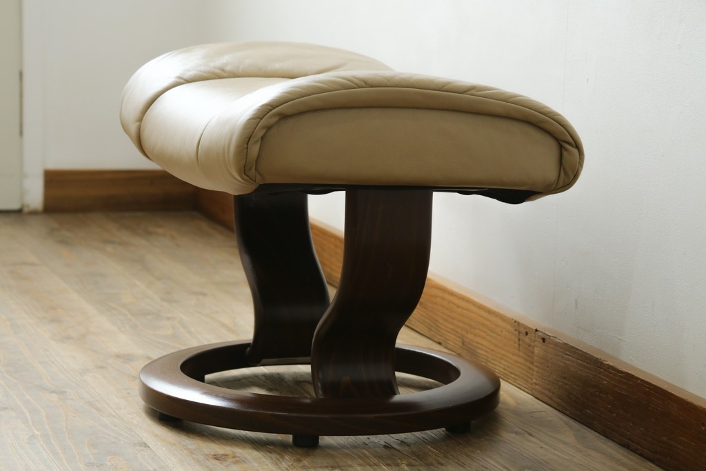 中古　美品　EKORNES(エコーネス)　本革　ストレスレス レノ クラシック(S)　包み込むような座り心地のリクライニングチェアとオットマンのセット　定価約45万円　(R-087714)