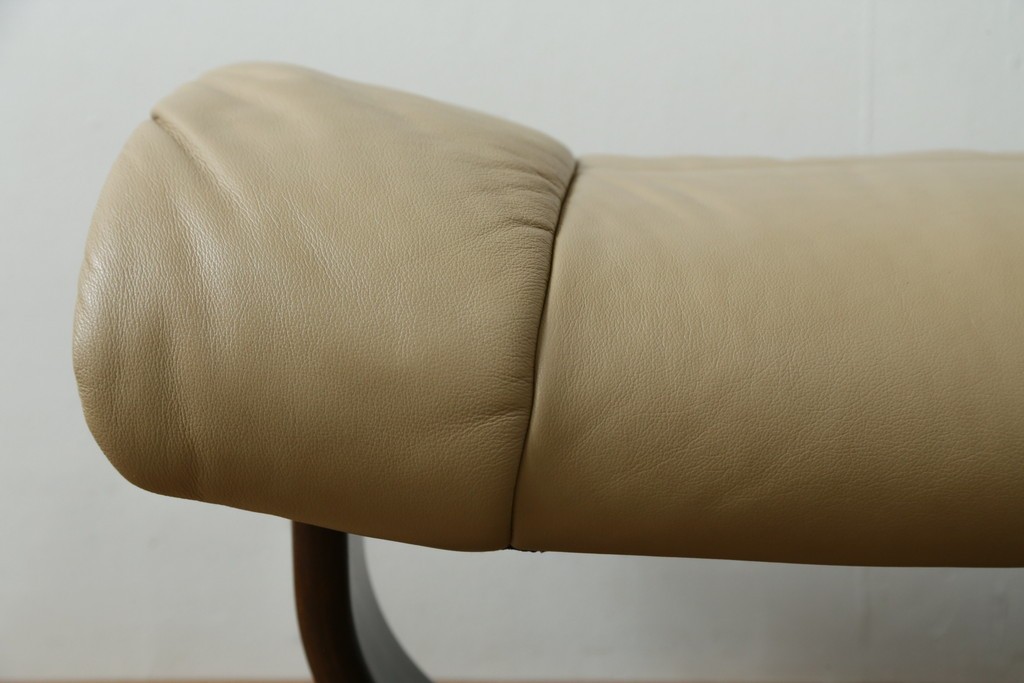 中古　美品　EKORNES(エコーネス)　本革　ストレスレス レノ クラシック(S)　包み込むような座り心地のリクライニングチェアとオットマンのセット　定価約45万円　(R-087714)