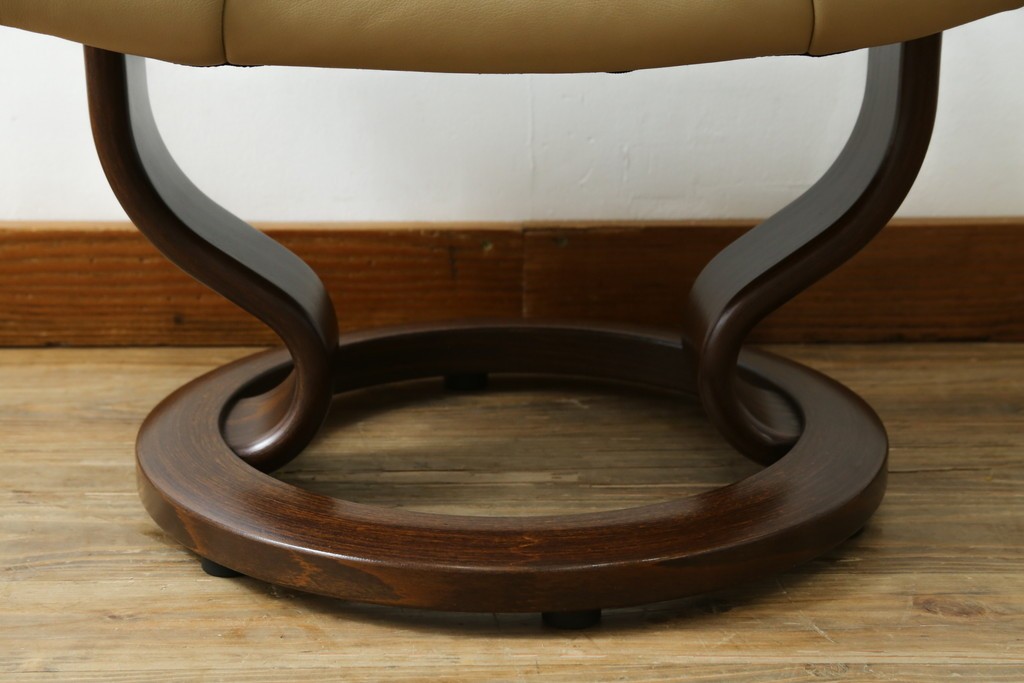 中古　美品　EKORNES(エコーネス)　本革　ストレスレス レノ クラシック(S)　包み込むような座り心地のリクライニングチェアとオットマンのセット　定価約45万円　(R-087714)