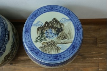 【簡易リペア限定品】　和製ヴィンテージ　たちばな焼　染付山水図が趣深いテーブルと椅子のセット　(R-087715)