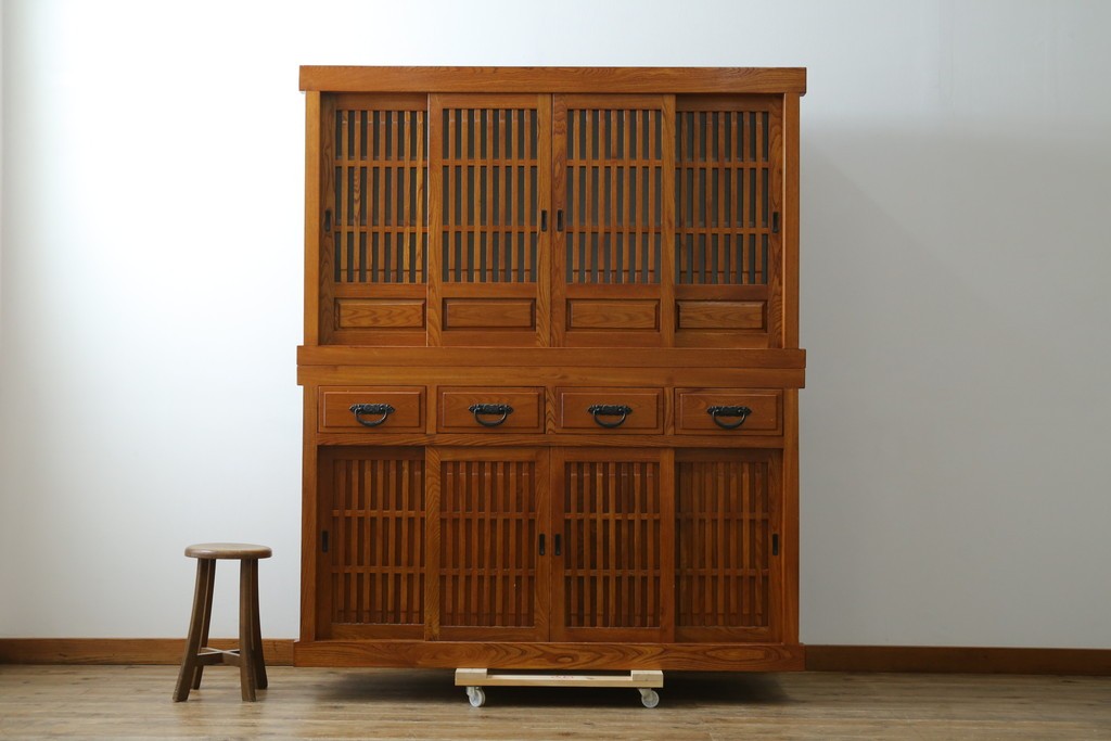 中古　欅(ケヤキ)材　木目が美しい水屋箪笥　(R-087718)