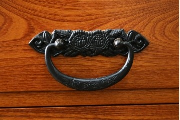 中古　欅(ケヤキ)材　木目が美しい水屋箪笥　(R-087718)