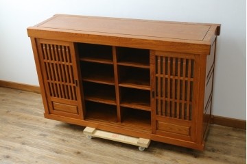 中古　欅(ケヤキ)材　格子戸が美しい水屋箪笥サイドボード　(R-087719)