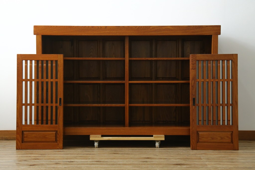 中古　欅(ケヤキ)材　格子戸が美しい水屋箪笥サイドボード　(R-087719)