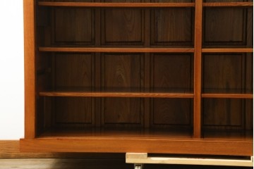 中古　欅(ケヤキ)材　格子戸が美しい水屋箪笥サイドボード　(R-087719)