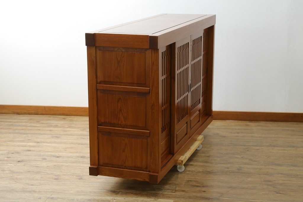 中古　欅(ケヤキ)材　格子戸が美しい水屋箪笥サイドボード　(R-087719)
