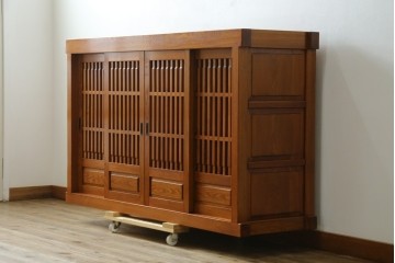 中古　欅(ケヤキ)材　格子戸が美しい水屋箪笥サイドボード　(R-087719)
