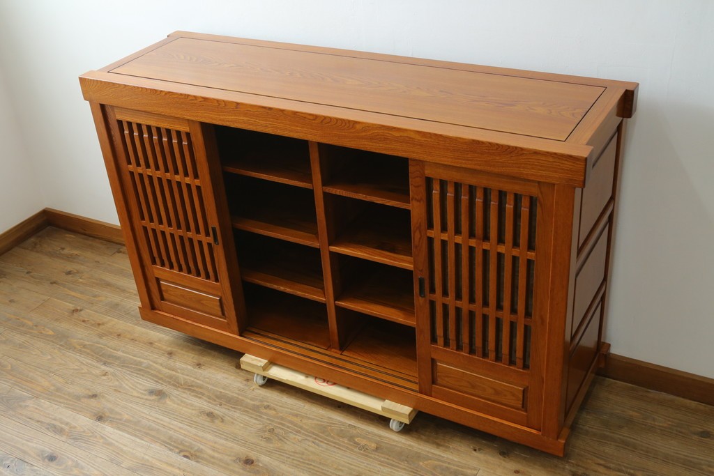 中古　欅(ケヤキ)材　格子戸が美しい水屋箪笥サイドボード　(R-087719)