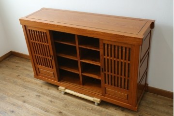 中古　欅(ケヤキ)材　格子戸が美しい水屋箪笥サイドボード　(R-087719)