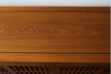 中古　欅(ケヤキ)材　格子戸が美しい水屋箪笥サイドボード　(R-087719)