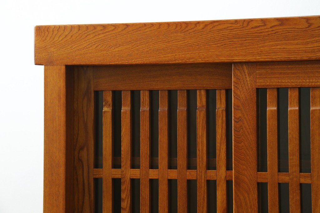 中古　欅(ケヤキ)材　格子戸が美しい水屋箪笥サイドボード　(R-087719)