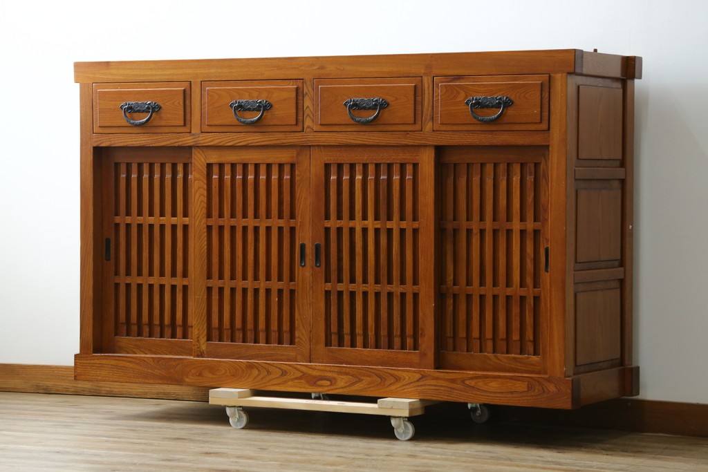 中古　欅(ケヤキ)材　格子戸が印象的な水屋箪笥サイドボード　(R-087720)