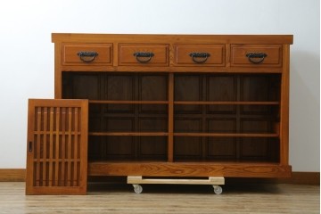 中古　欅(ケヤキ)材　格子戸が印象的な水屋箪笥サイドボード　(R-087720)