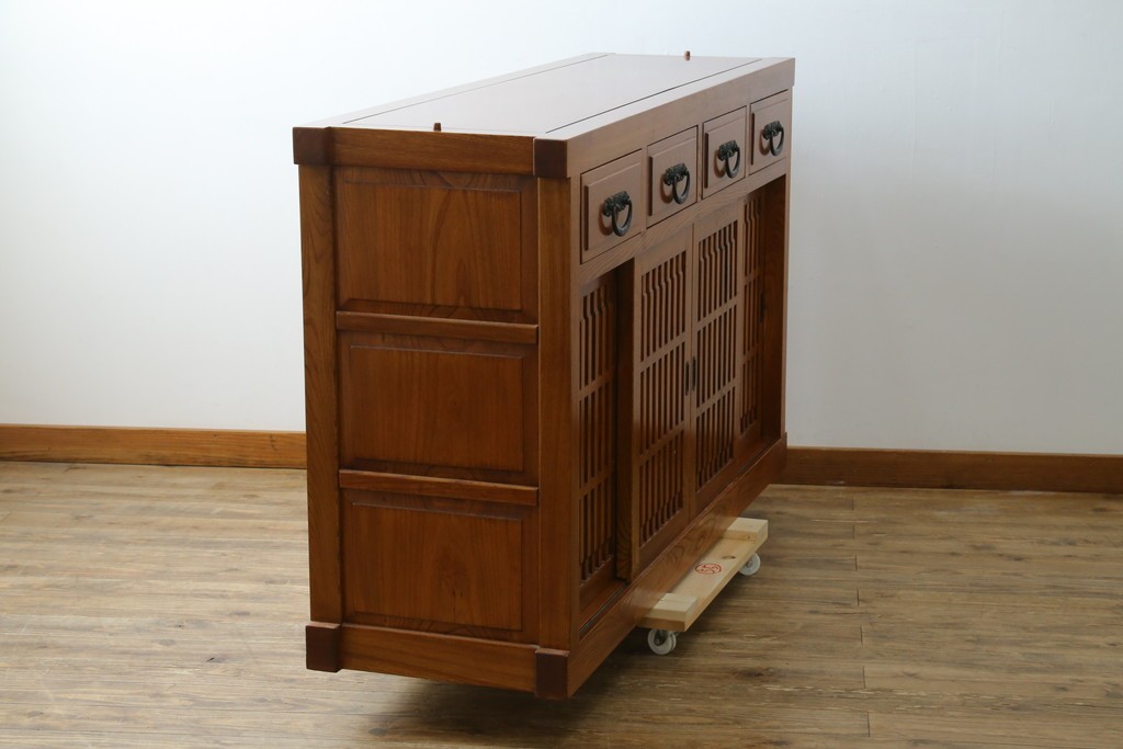 中古　欅(ケヤキ)材　格子戸が印象的な水屋箪笥サイドボード　(R-087720)