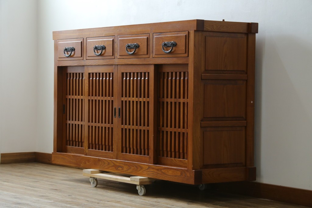 中古　欅(ケヤキ)材　格子戸が印象的な水屋箪笥サイドボード　(R-087720)