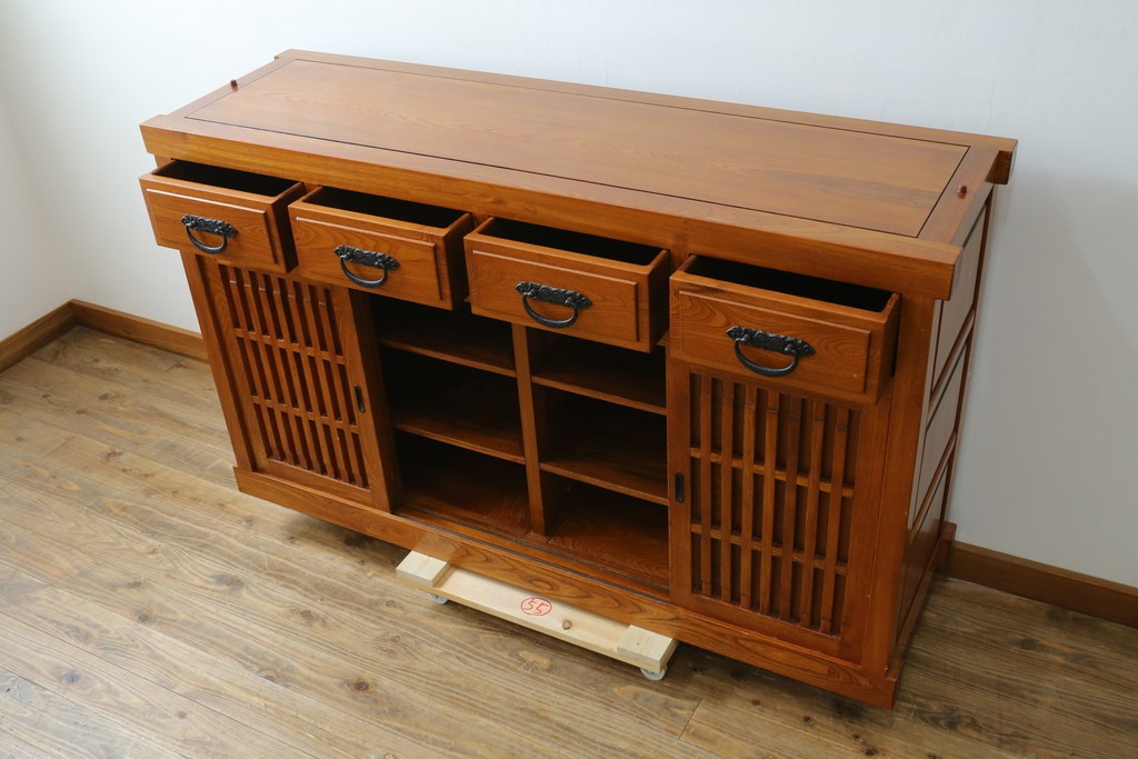 中古　欅(ケヤキ)材　格子戸が印象的な水屋箪笥サイドボード　(R-087720)