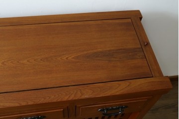 中古　欅(ケヤキ)材　格子戸が印象的な水屋箪笥サイドボード　(R-087720)