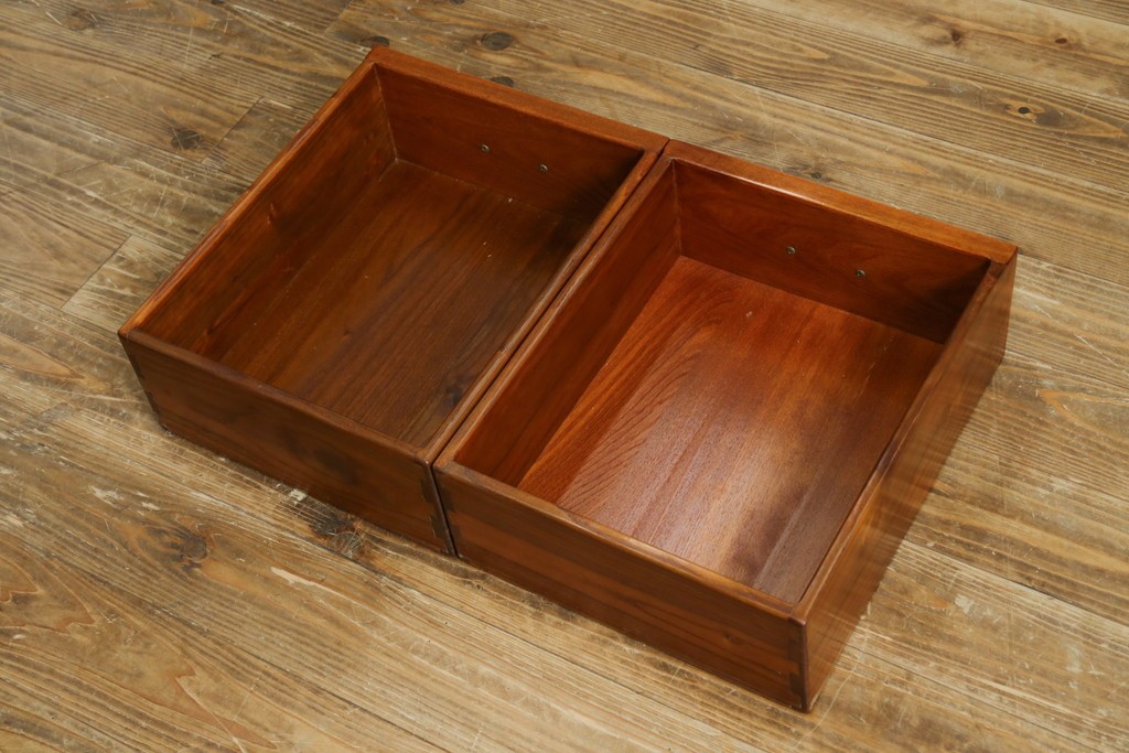 中古　欅(ケヤキ)材　格子戸が印象的な水屋箪笥サイドボード　(R-087720)