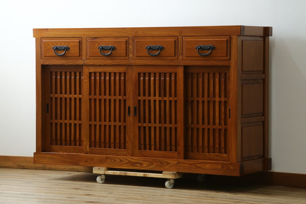 中古　欅(ケヤキ)材　格子戸が印象的な水屋箪笥サイドボード　(R-087720)