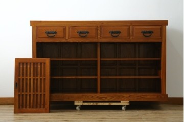 中古　欅(ケヤキ)材　格子戸が印象的な水屋箪笥サイドボード　(R-087720)