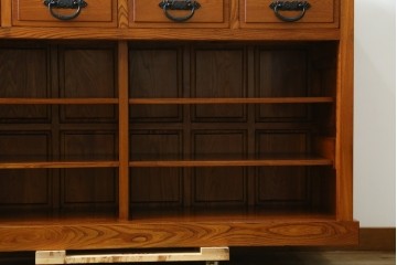 中古　欅(ケヤキ)材　格子戸が印象的な水屋箪笥サイドボード　(R-087720)