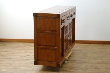 中古　欅(ケヤキ)材　格子戸が印象的な水屋箪笥サイドボード　(R-087720)