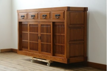 中古　欅(ケヤキ)材　格子戸が印象的な水屋箪笥サイドボード　(R-087720)