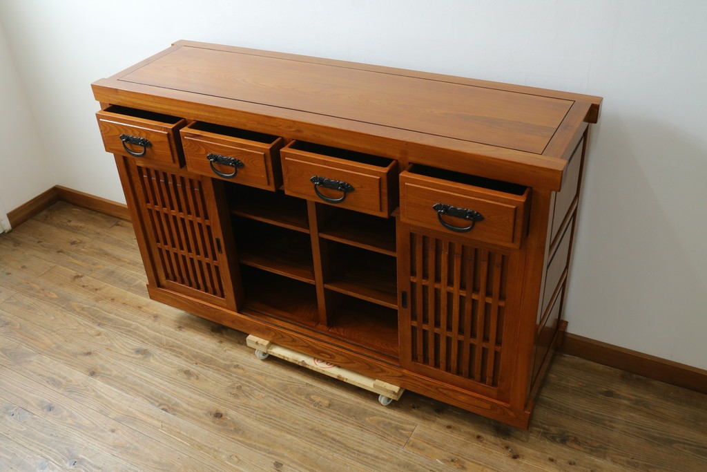 中古　欅(ケヤキ)材　格子戸が印象的な水屋箪笥サイドボード　(R-087720)